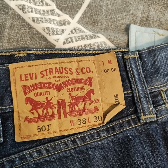 Levis 501 Button Fly Jeans Mens 38x30 Blue Original Straight Leg Dark Wash Denim - Picture 2 of 12